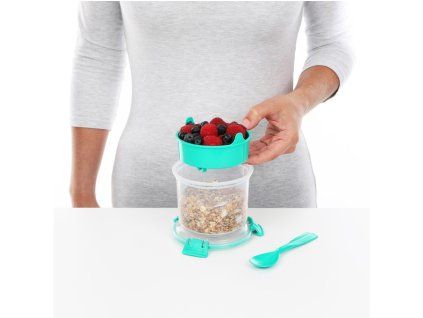 Sistema Dóza na svačinu s miskou a lžičkou To Go Breakfast 530 ml, mix barev