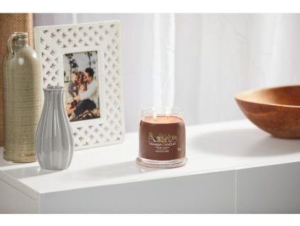 YANKEE CANDLE PRALINE & BIRCH SIGNATURE STŘEDNÍ