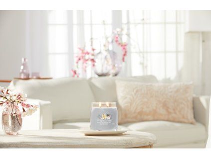 YANKEE CANDLE SMOKED VANILLA & CASHMERE SIGNATURE STŘEDNÍ